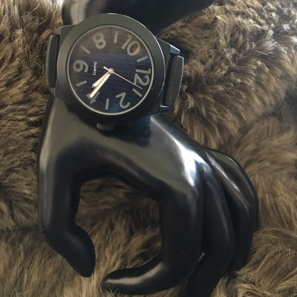 Unisex black silicone band quartz watch new